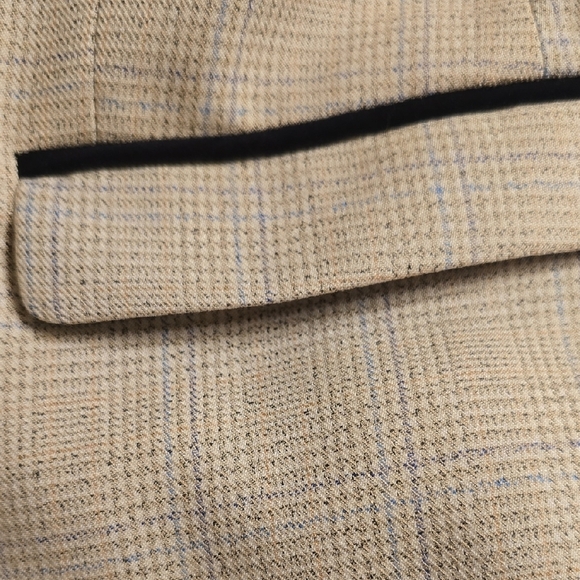 HOUSE OF CAVANI Cream Tailored Blazer with Notched Lapels - Picture 16 of 16